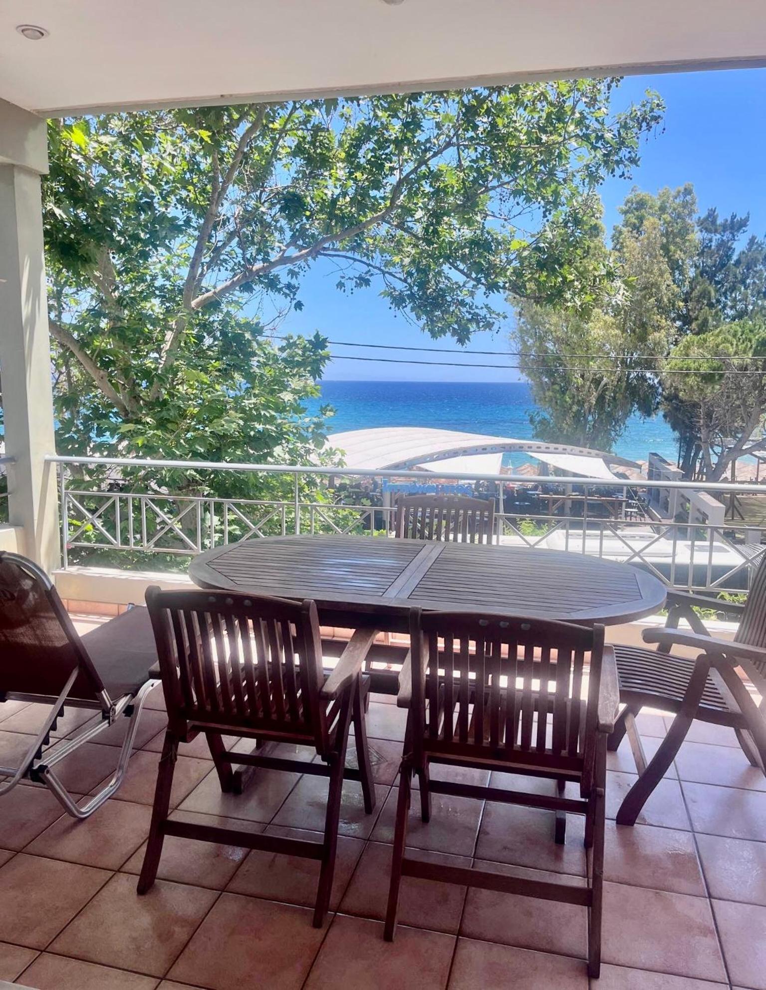 הוילה אתונה Chloe'S Sunrise Beach House מראה חיצוני תמונה